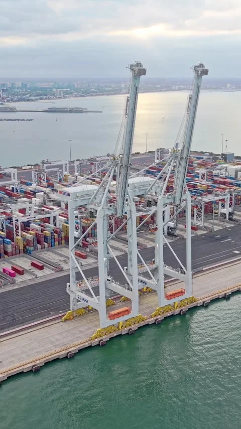 Container cranes and shipping yard at Port of Melbourne Stock-Footage 332777928