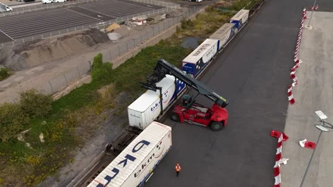 Container Handler Loading Cargo onto Freight Train at Le Havre Industrial Rail 動画素材 338371523