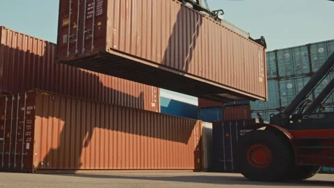 Container Handler Working in Terminal Video stock 147224905