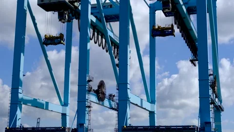 Container loading and offloading equipment. 스톡 동영상 275338112