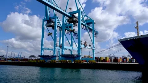 Container loading and offloading equipment. 스톡 동영상 275345284