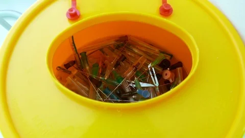Container with needles from syringes for processing Vídeos de archivo 72563937