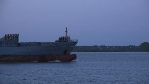 Container Ship Bjorg on the river Elbe Vídeo Stock 118161381