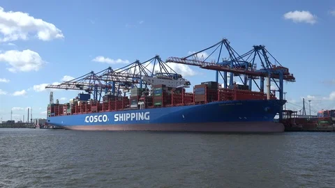 Container ship at Container Terminal in Hamburg Stockbeeldmateriaal 109339931