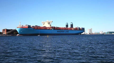 Container ship in Copenhagen Video stock 30457147