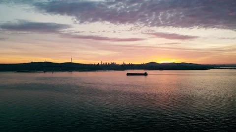 Container ship crossing from istanbul bosphorus before sunrise Video stock 170653003