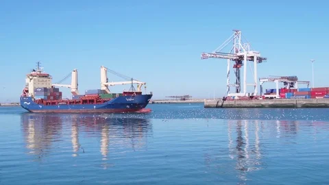 Container ship entering harbor slow motion 4k Stock-Footage 80697941