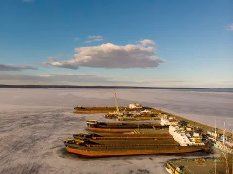 Container ship in export and import business and logistics. Water transport I Foto stock