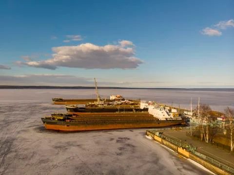 Container ship in export and import business and logistics. Water transport I Foto stock