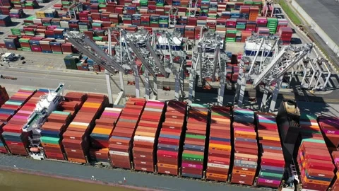 Container ship fly away from dock 動画素材 163385931