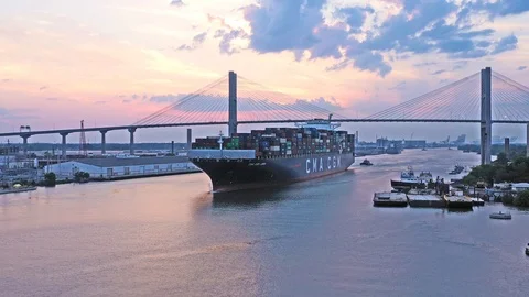 Container Ship Leaving Savannah at Sundown Vídeo Stock 109182949