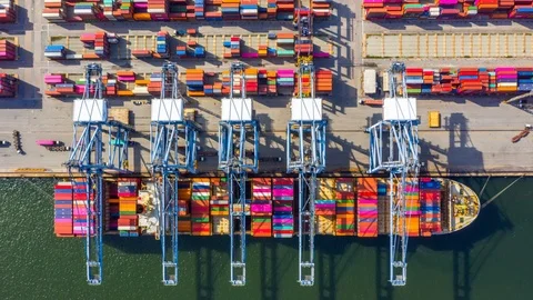 Container ship loading and unloading in deep sea port. Vidéo 114283849