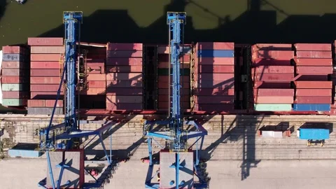 Container ship loading and unloading in port Video stock 214627392