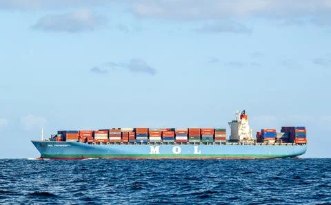 Container ship Mol Prosperity underway at sea inbound to the Port of Los Angeles Stock Photos