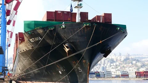 Container ship mooring technique 4k Stock Footage 95432686