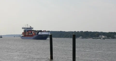 Container Ship OOCL Rauma approaching Hamburg Video stock 96724912