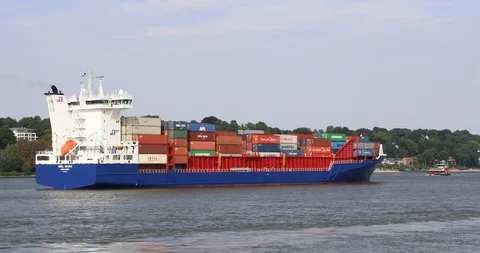 Container Ship OOCL Rauma approaching Hamburg Vidéo 96725874