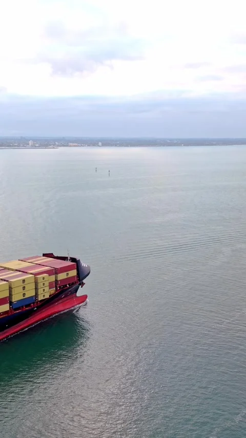 Container ship sailing across Port Phillip Bay Melbourne 스톡 동영상 332778598