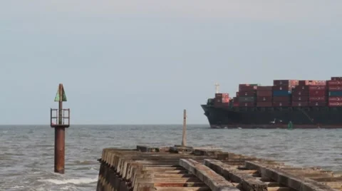 Container Ship at Sea Video stock 10710921
