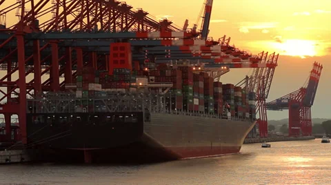 Container ship at sunset 스톡 동영상 31905641