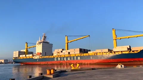 Container Ship Turning Around - timelapse Video stock 245310095