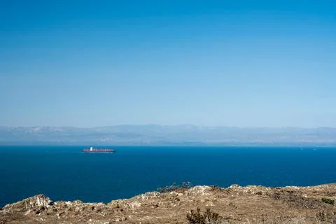 Container Ship Under Clear Sky In The Santa Barbara Channel 库存照片