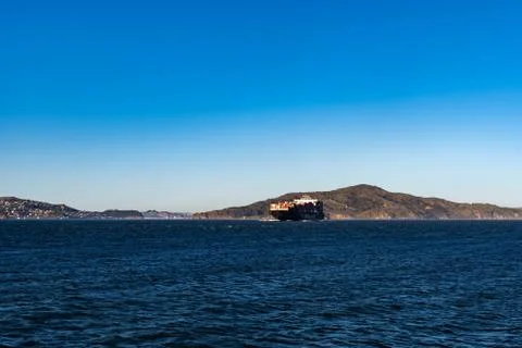 Container ship while cruising the pacific ocean near San Francisco Bay, San F Stock-Fotos