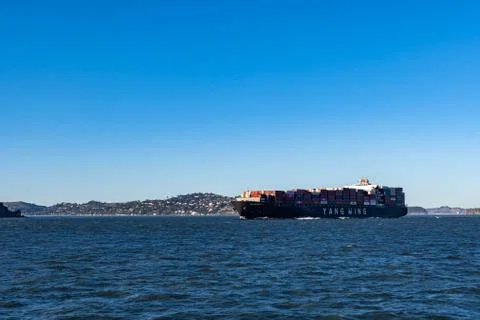 Container ship while cruising the pacific ocean near San Francisco Bay, San F Stock-Fotos