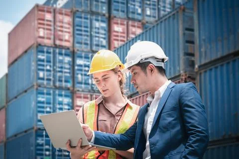 Container Shipping Logistics Engineering of Import/Export Transportation Indu Foto stock
