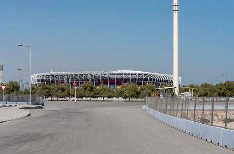 Container structure architecture of Stadium 974 and trees from a empty lot. 库存照片