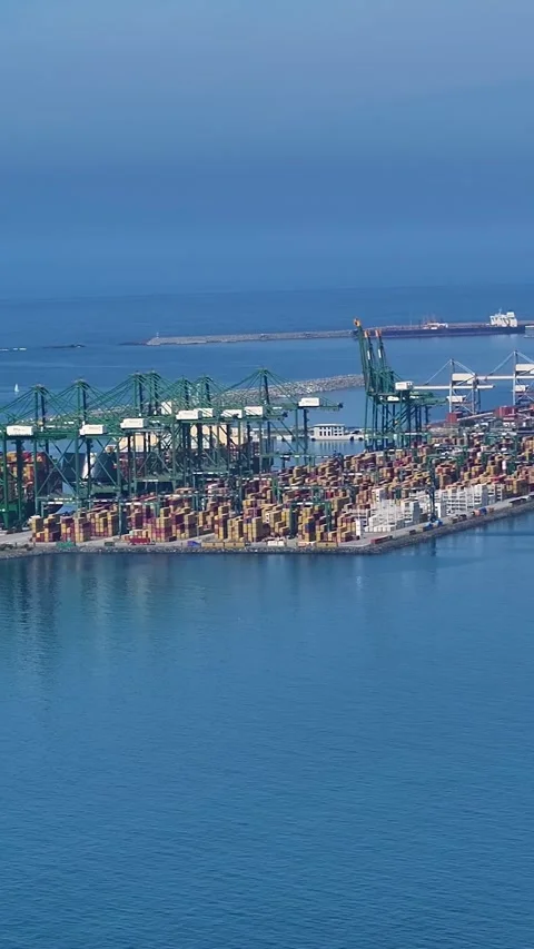 Container terminal with shipping containers and cargo ships in motion Video stock 341333097