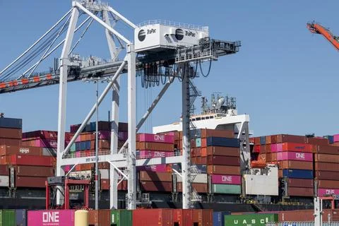 Container Terminal Shipping Containers loading crane Stock Photos