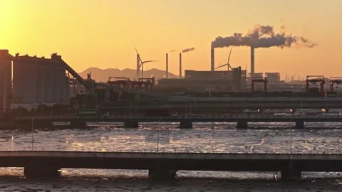 Container truck drive bridge sunset dock port. Cargo freight delivery logistics. 库存影片 334420226