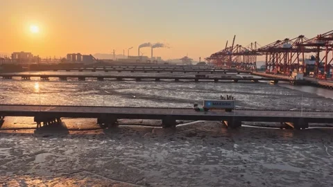 Container truck drive bridge sunset dock port. Cargo freight delivery logistics. 库存影片 334420810