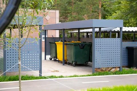 Containers for waste sorting. A clean and organized waste management area Foto stock