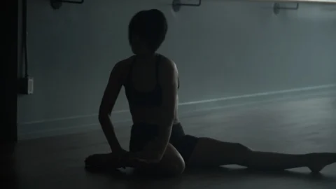 Contemporary dancer on the floor warming up and stretching Video stock 104272096