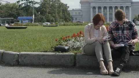 Content youngsters posing with books Видео 77847309