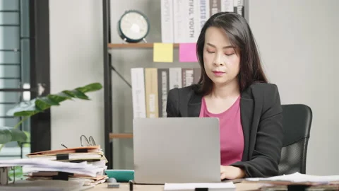 Contract a document Video stock 160015723