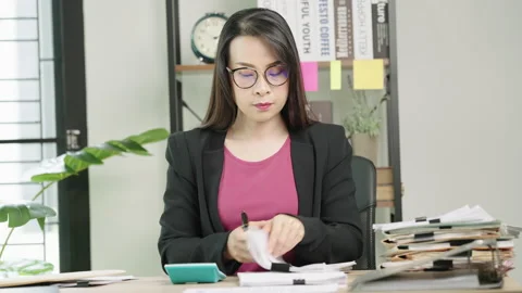 Contract a document Video stock 160016075