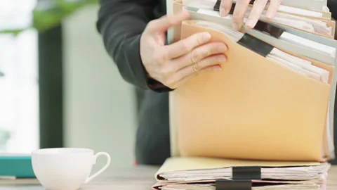 Contract a document Video stock 160018122