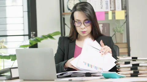 Contract a document Video stock 160021697