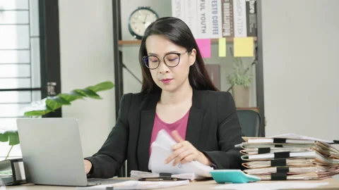 Contract a document Video stock 160022341