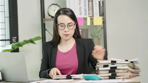 Contract a document Video stock 160022558