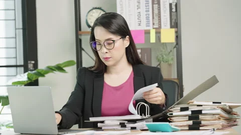 Contract a document Video stock 160022794