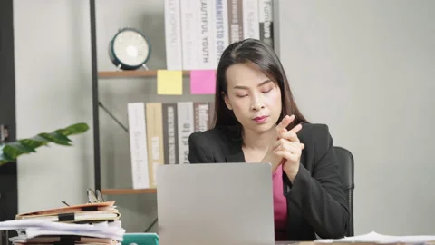 Contract a document Video stock 160026343