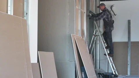 Contractor Worker on Ladder Inside Building. Drywall Wall Construction. Vídeos de archivo 275733960