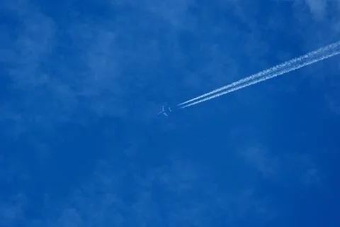 Contrail and clouds. Foto stock