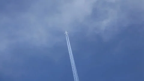 Contrail Stockbeeldmateriaal 330177149