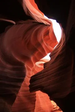 The contrast between the shadows and the lights inside the narrow red Antelop Foto stock
