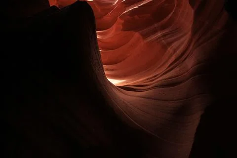 The contrast between the shadows and the lights inside the narrow red Antelop Foto stock